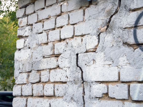 Cracked Brick Wall Repair in Elmhurst